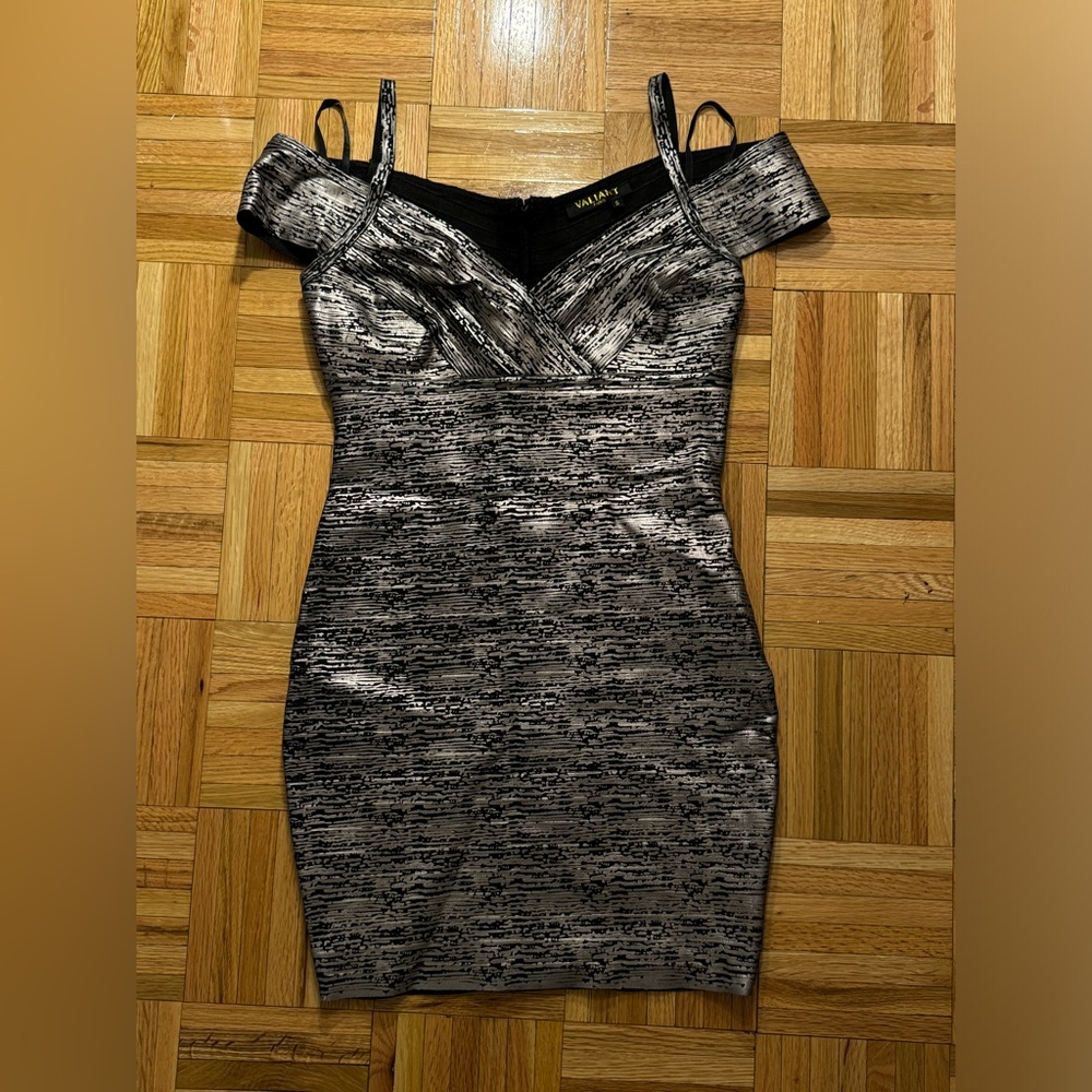 Off the shoulder bodycon dress! - Valiant